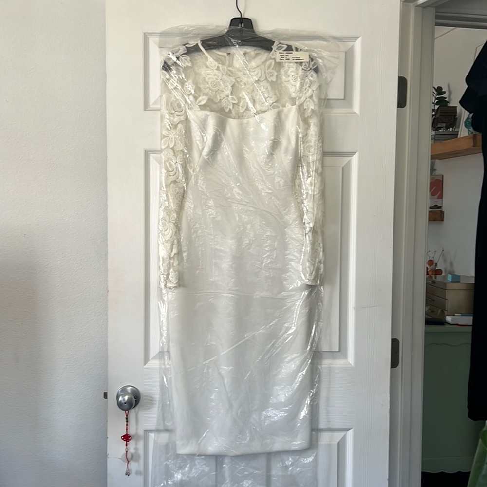 Black halo white dress, never worn, size 2